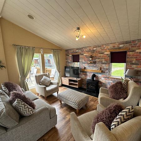 Luxury Lakeside Lodge L1 With Hot Tub Situated At Tattershall Lakes Country Park Екстер'єр фото