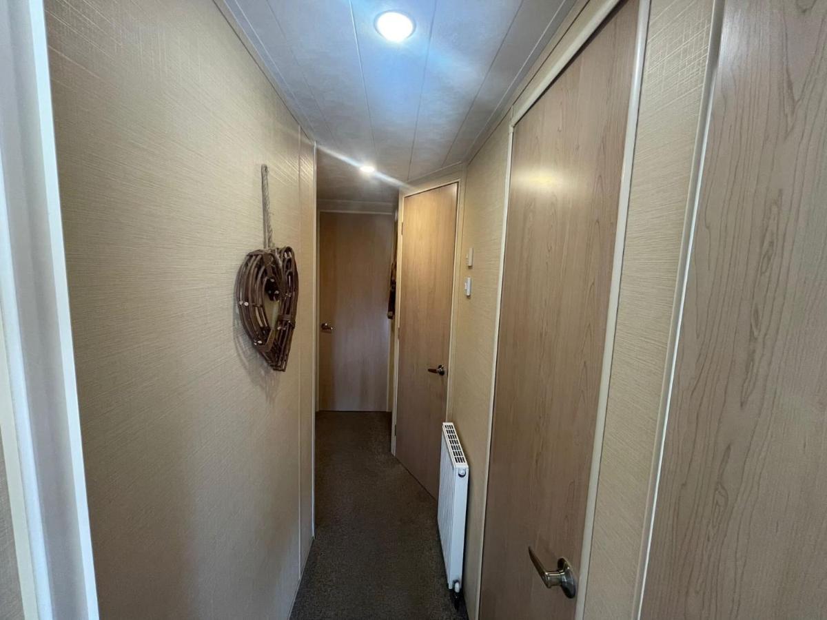 Luxury Lakeside Lodge L1 With Hot Tub Situated At Tattershall Lakes Country Park Екстер'єр фото