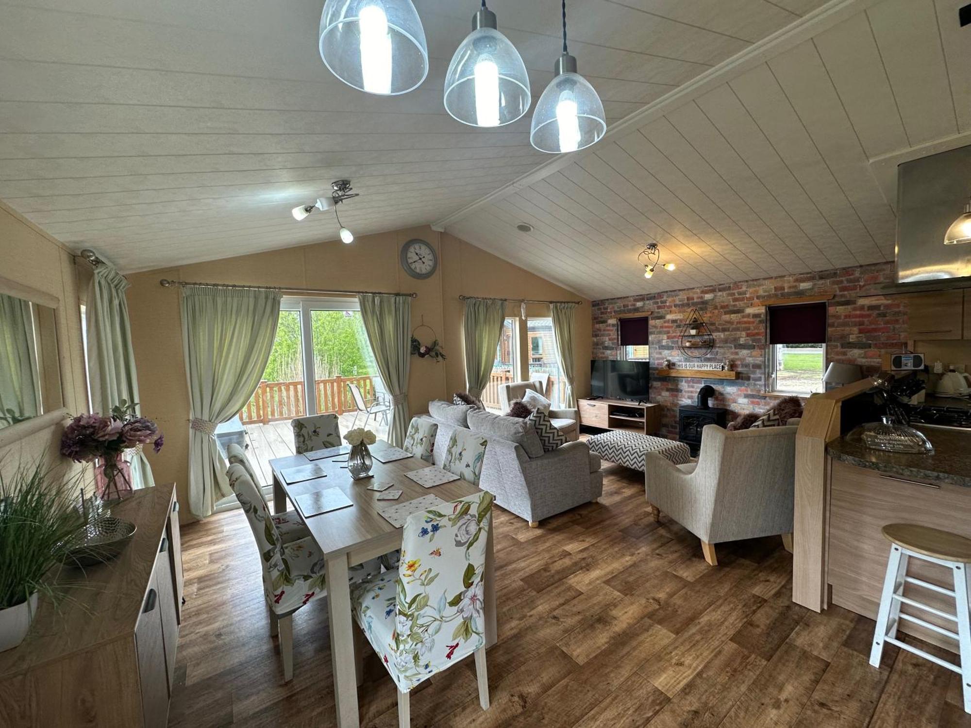 Luxury Lakeside Lodge L1 With Hot Tub Situated At Tattershall Lakes Country Park Екстер'єр фото